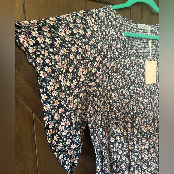 NEW✨Smocked Flutter Sleeve Floral Dress - Picture 7 of 8